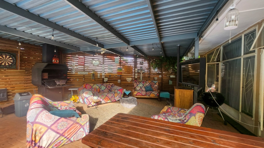 4 Bedroom Property for Sale in Flamwood North West